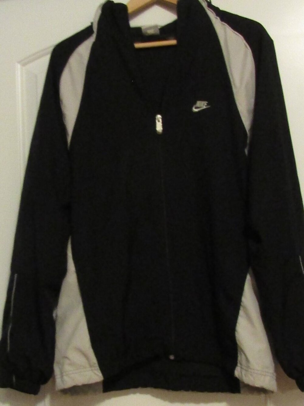 Genuine NIKE Men's Spring Summer JACKET Black & White w/Hood SIZE LARGE